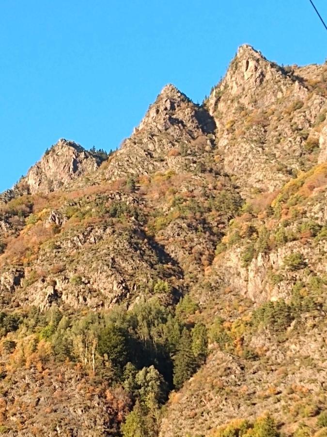 Chambre Ou Gite Dans Une Maison De Montagne - De Suzon A Zelie Entraigues  Kültér fotó