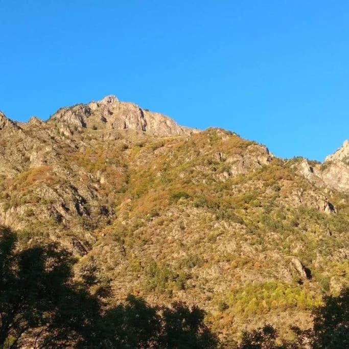 Chambre Ou Gite Dans Une Maison De Montagne - De Suzon A Zelie Entraigues  Kültér fotó