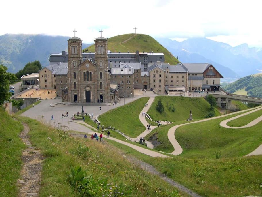 Chambre Ou Gite Dans Une Maison De Montagne - De Suzon A Zelie Entraigues  Kültér fotó